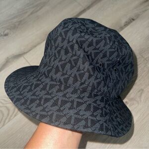 Michael Kors Logo Print Bucket Hat